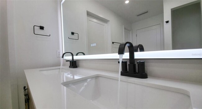 Building Photo - 5039 N Beach Rd