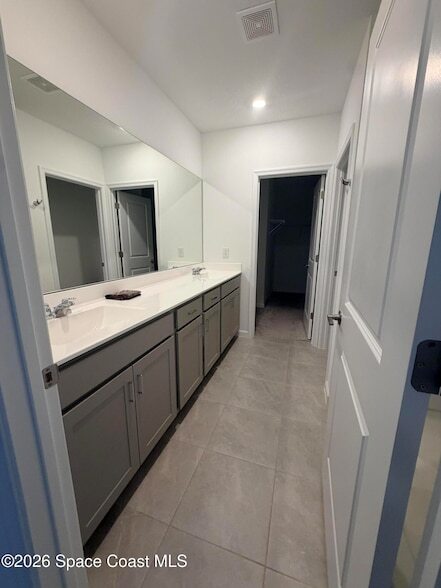 Building Photo - 1707 Colebrook Cir SW