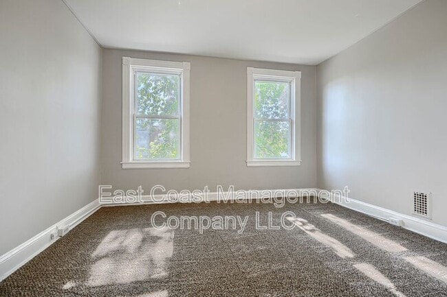 Building Photo - 1530 N Rosedale St