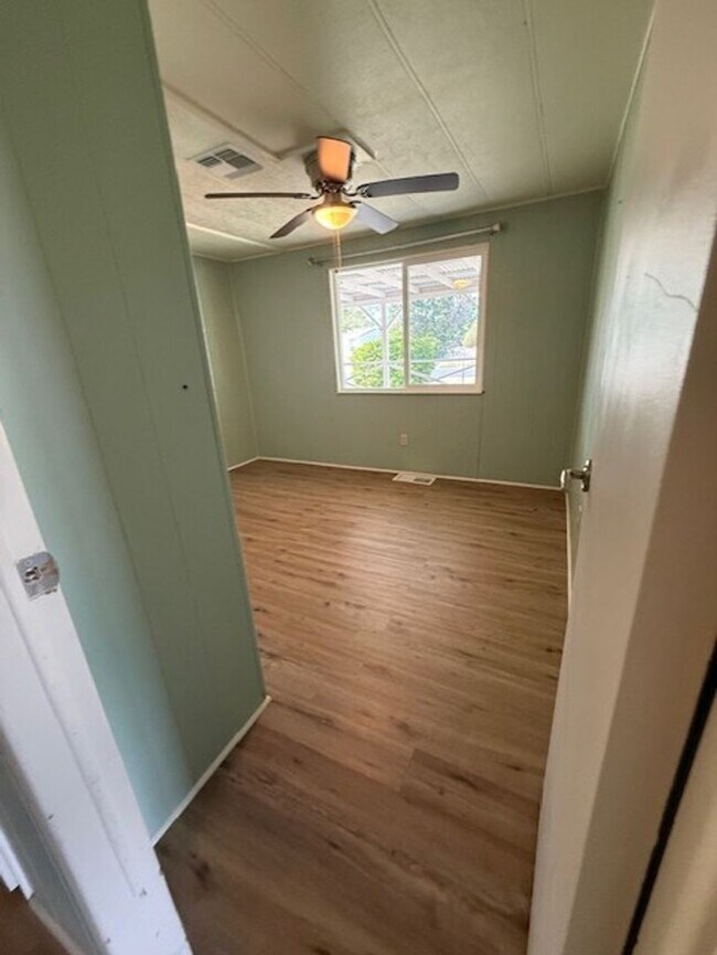 Building Photo - 3 Bedroom Spacious Home - Contact Property Pros