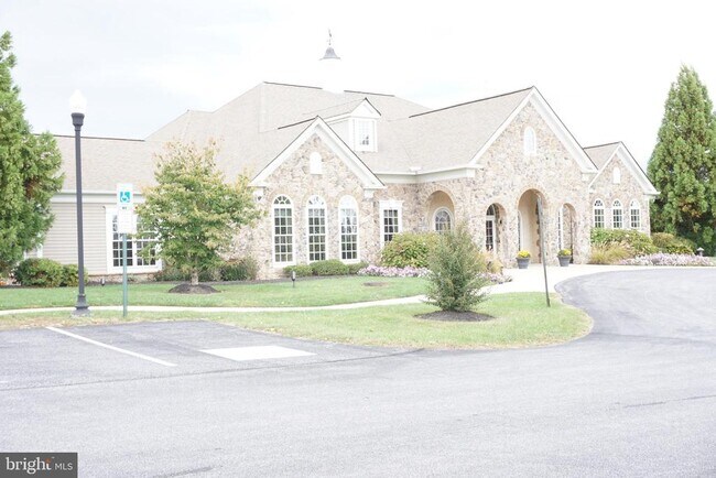 Building Photo - 1403 Hampshire Ln