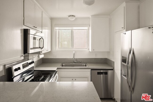 Building Photo - 834 6th St