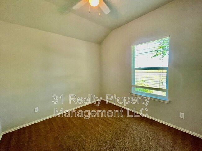 Building Photo - 3115 N Hickory St