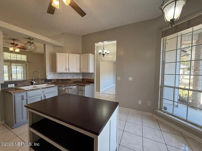 Building Photo - 913 Mackinaw Trail