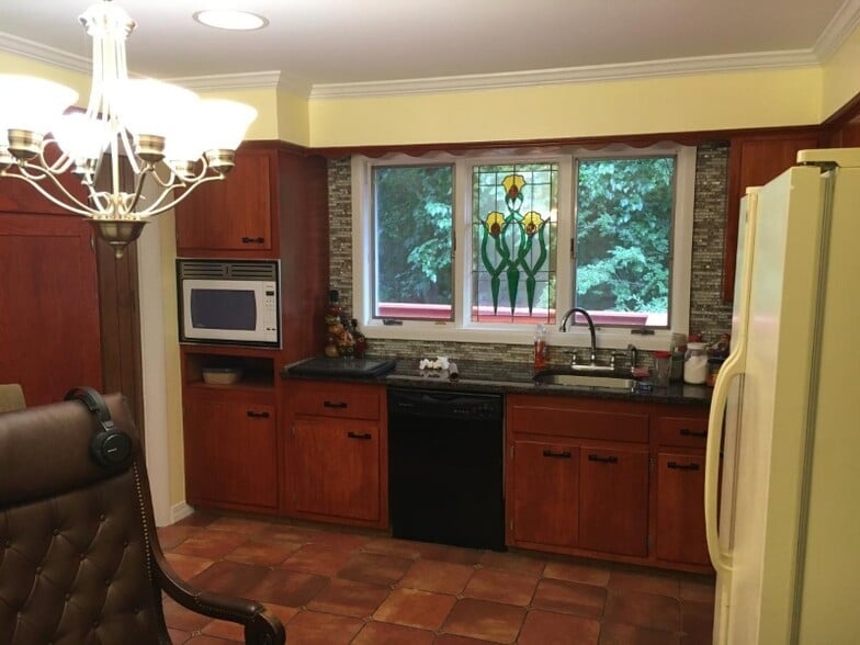 Building Photo - 58 Quaker Bridge Rd