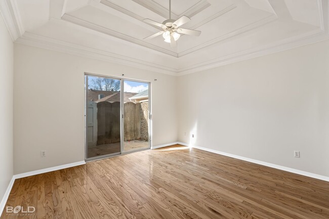 Building Photo - 5005 Longstreet Pl