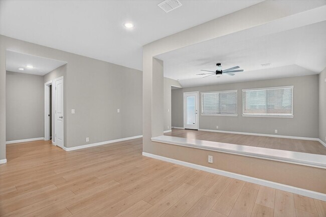 Building Photo - 925 Creekhollow Dr