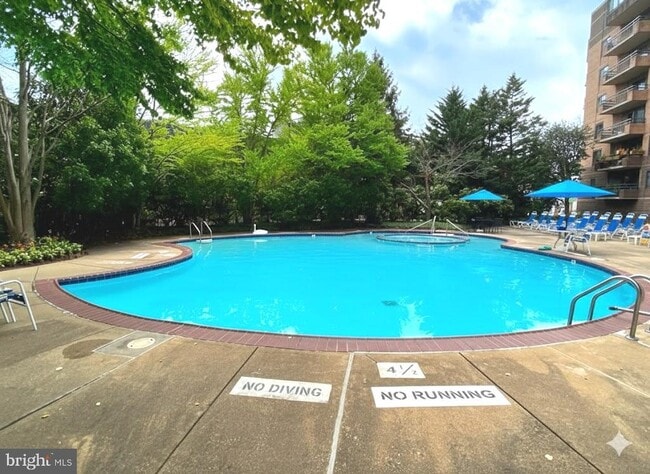 Building Photo - 2111 Wisconsin Ave NW