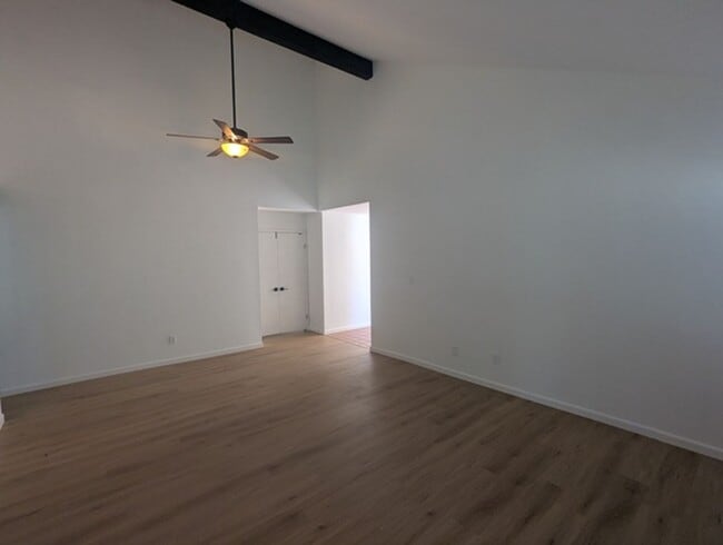 Building Photo - 3 Bedroom 2 Bathroom Single Story Home in ...