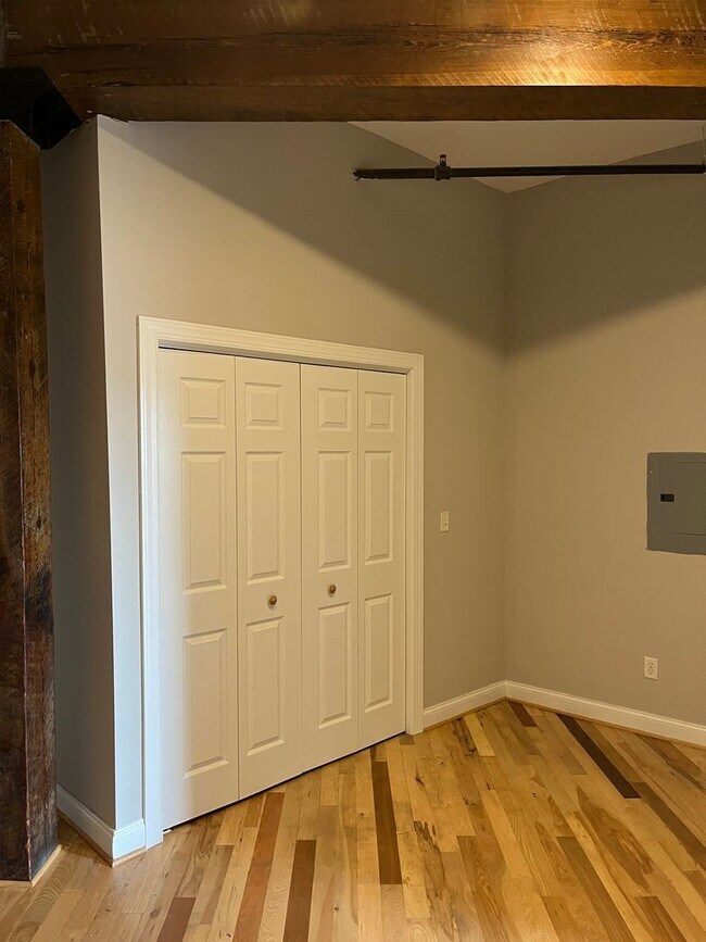 Building Photo - 265 N Queen St