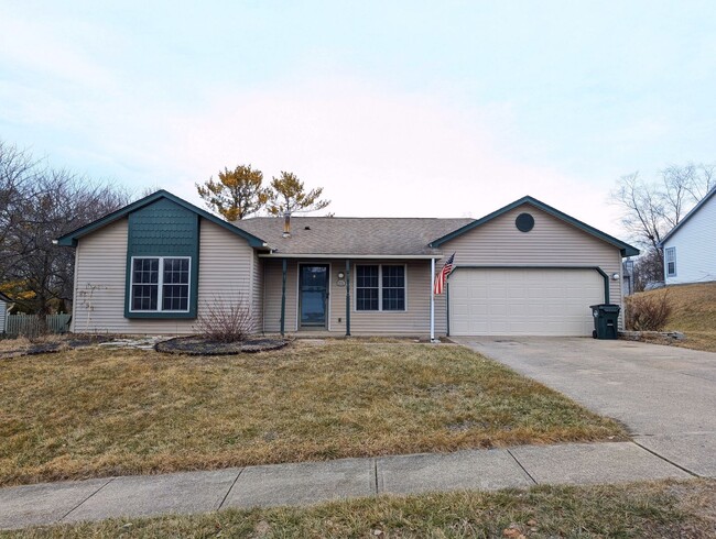 Primary Photo - AVAILABLE NOW - Great Location in Fairborn...