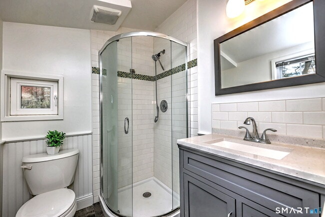 Building Photo - 10 Old Pinewood Trail