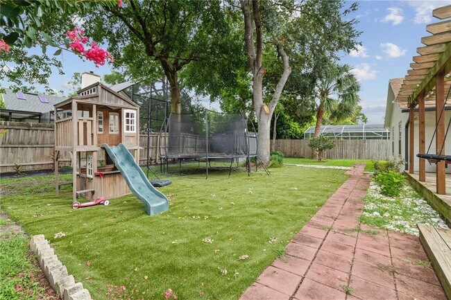Building Photo - 308 Silver Pine Dr