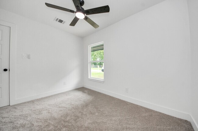 Building Photo - 11503 Duane St