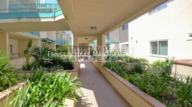 Building Photo - 1121 Obispo Ave