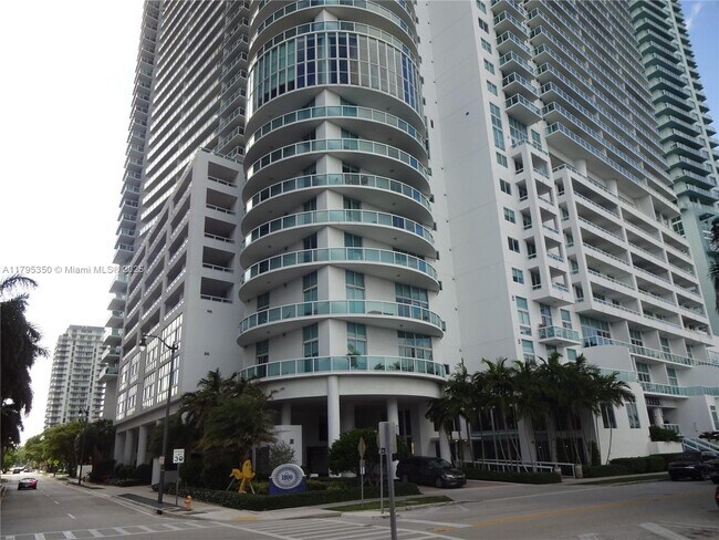 Building Photo - 1800 N Bayshore Dr