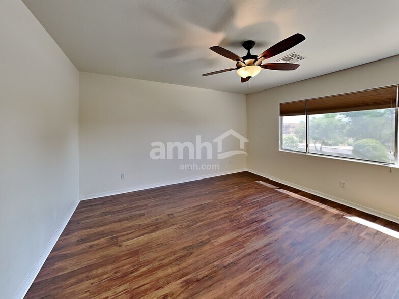 Building Photo - 14493 W Weldon Ave