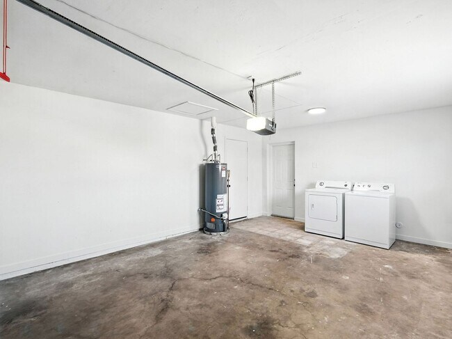 Building Photo - Fully upgraded home with garage!