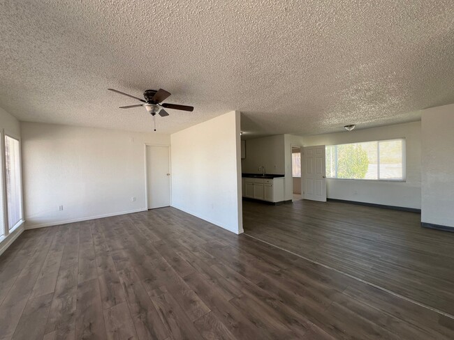 Building Photo - 3 Bedroom 1 bathroom House located near a Schools, Community Park and Public Swimming Pool.