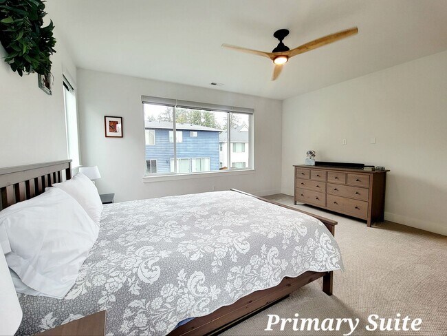 Building Photo - Spacious, Modern and Immaculate 4 bedroom, Convenient Location in Poulsbo