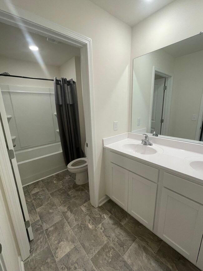 Building Photo - 206 Wanderlust Ct