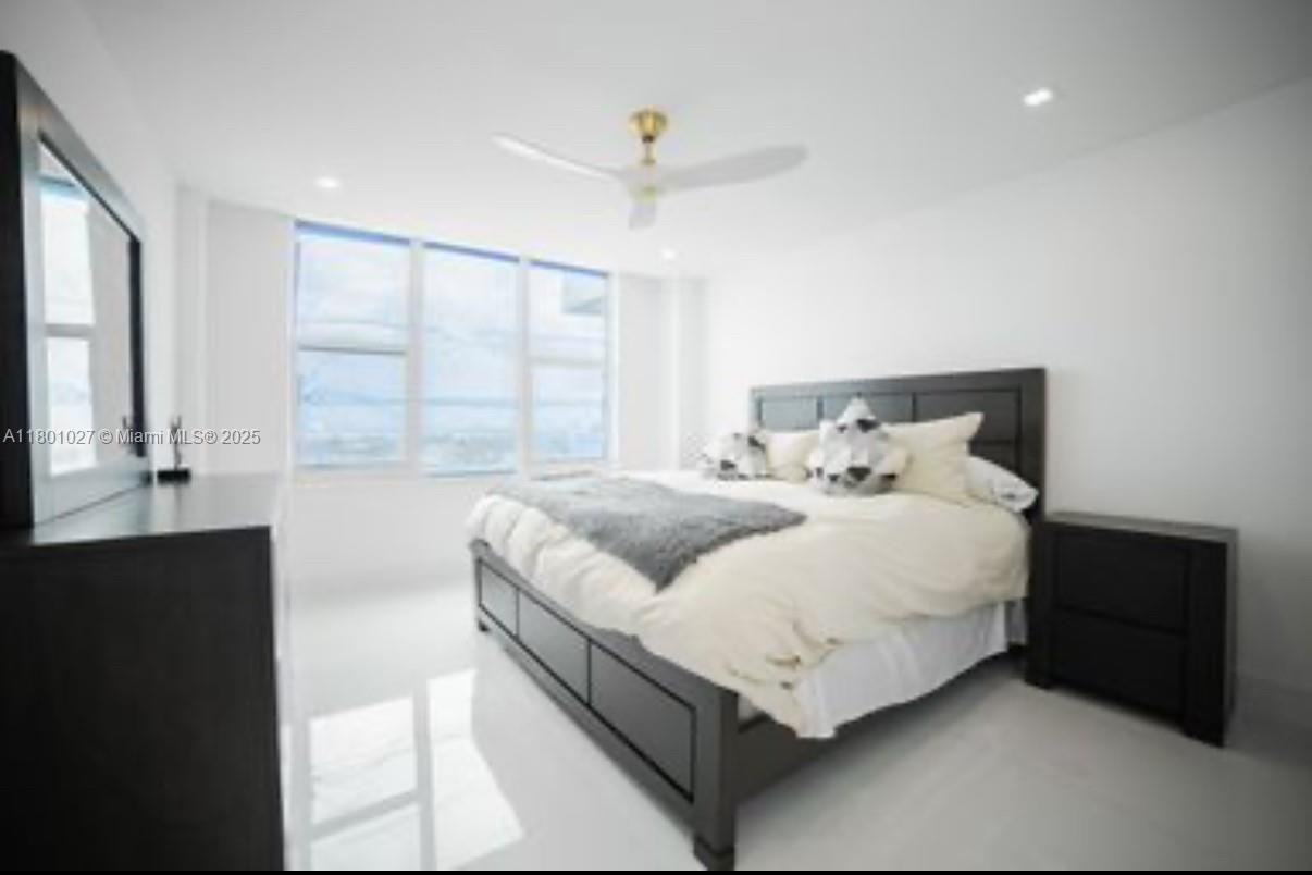 Building Photo - 5600 Collins Ave