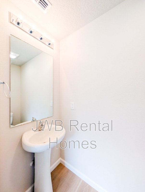 Building Photo - 6052 Redpoll Ave