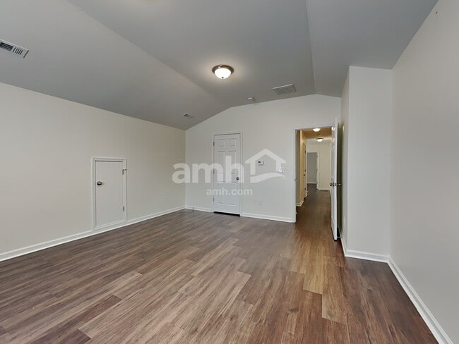 Building Photo - 4210 Lindsey Ln