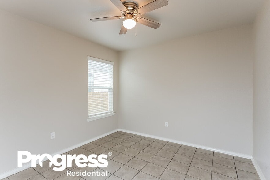 Building Photo - 119 Katy Post