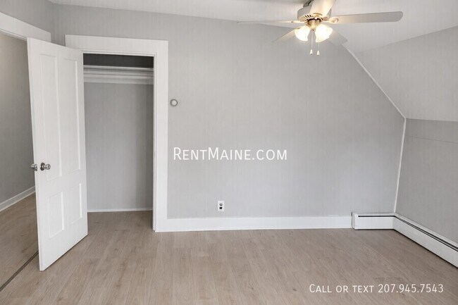 Building Photo - 254 Elm St