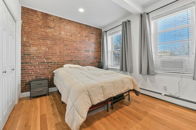 Building Photo - 168 F St