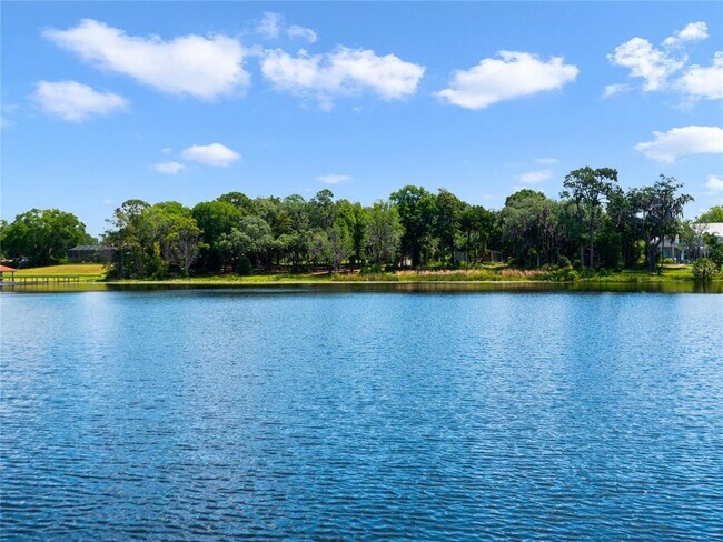 Building Photo - 1911 Lake Markham Preserve Trail