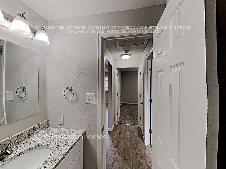 Building Photo - 12150 Bellaire St