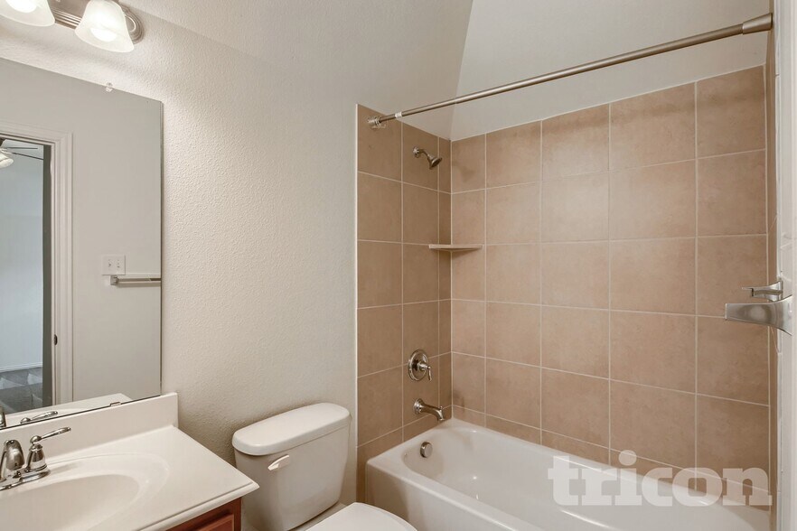 Building Photo - 5024 Kestrel Dr