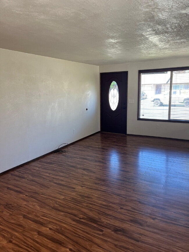 Building Photo - Charming 2-Bedroom Duplex in McMinnville