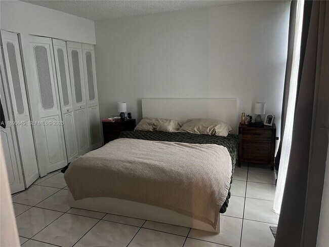 Building Photo - 16909 N Bay Rd