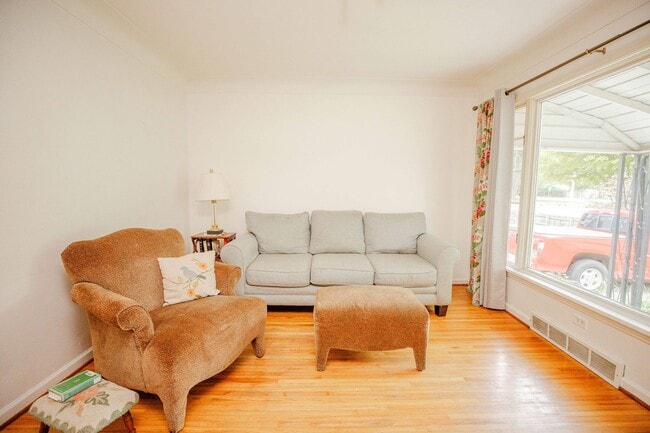 Building Photo - Beautiful four bedroom home avaulable for ...