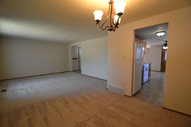 Building Photo - 2220 Piros Dr