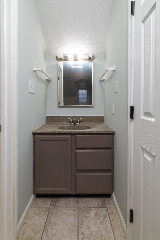 Building Photo - 928 Chip Cove Ln