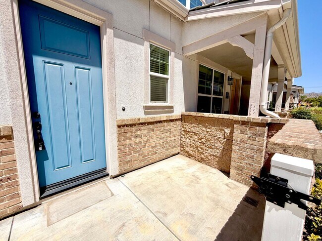Building Photo - Charming 3bed 2.5 bath Simi Valley Home
