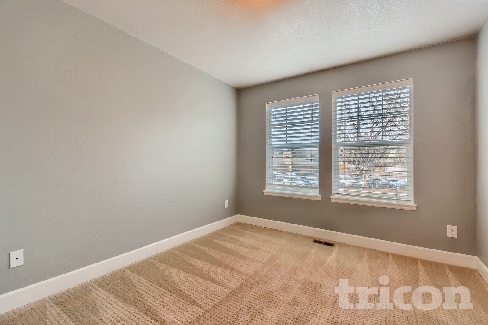 Building Photo - 9805 W Hinsdale Pl