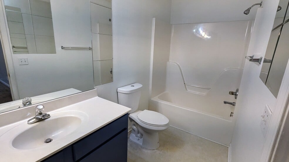 Master Bath - 659 Legacy Dr