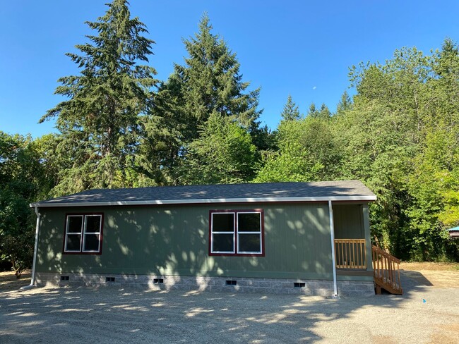 Building Photo - Like New Manufactured Home on 5 Acres in R...