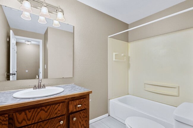 Building Photo - 2bed, 1.5 bath Duplex with Covered Carport & Fenced Yard!