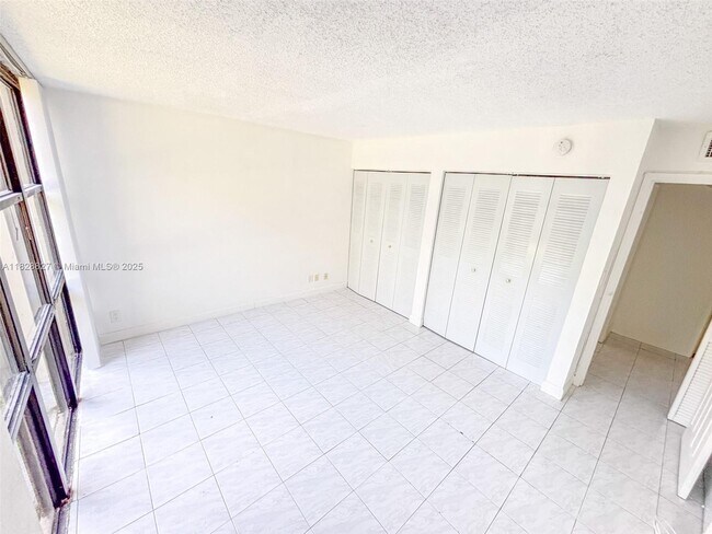 Building Photo - 17021 N Bay Rd