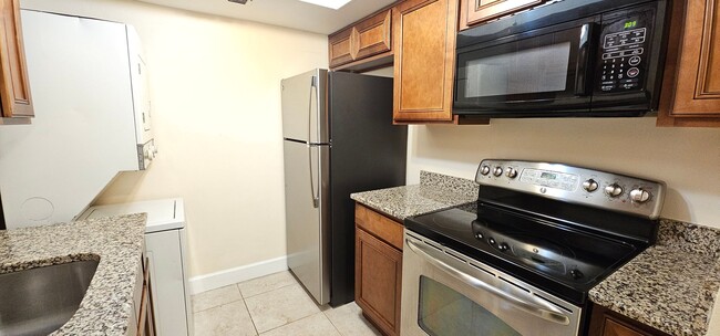 Building Photo - 2nd floor 1 bed/1 bath Unit in Sandlewood ...