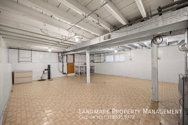 Building Photo - 3030 N Normandy Ave