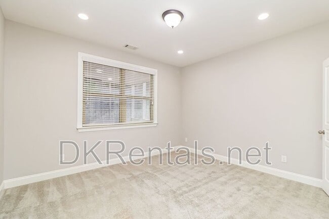 Building Photo - 5780 Bradenton Rd