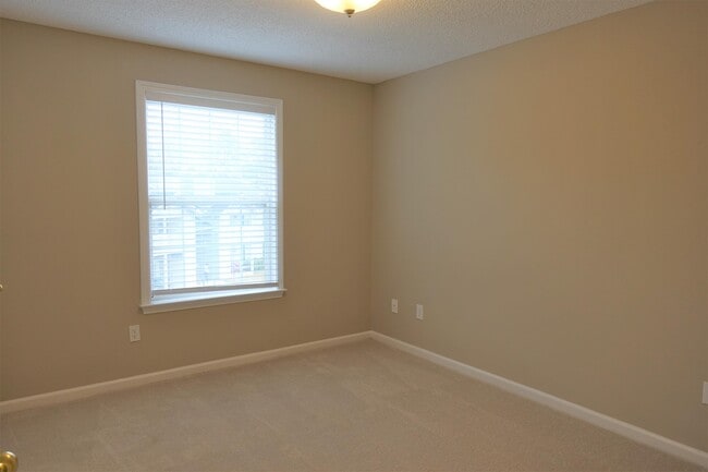 Building Photo - 205 Pelham Square Way