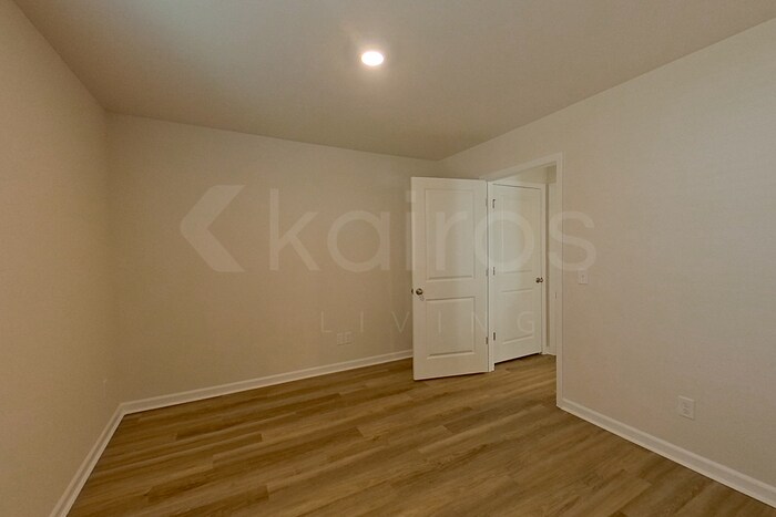 Building Photo - 122 Inez Ave
